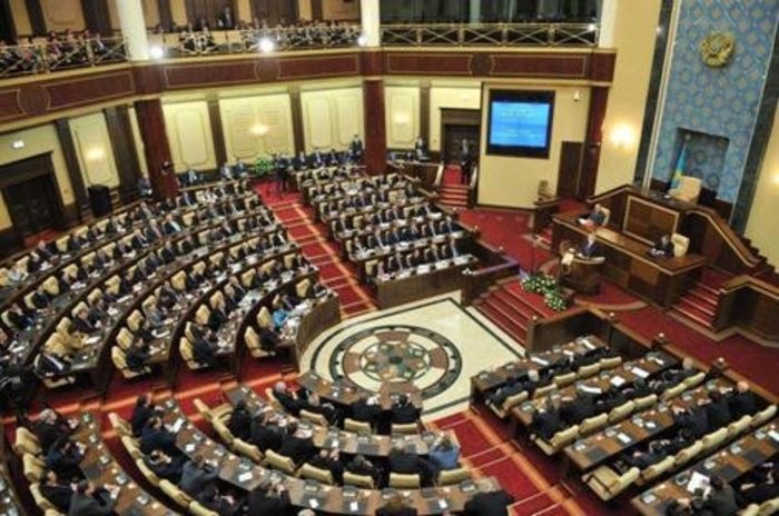 Сенат Казахстана утвердил Владимира Жумаканова главой КНБ