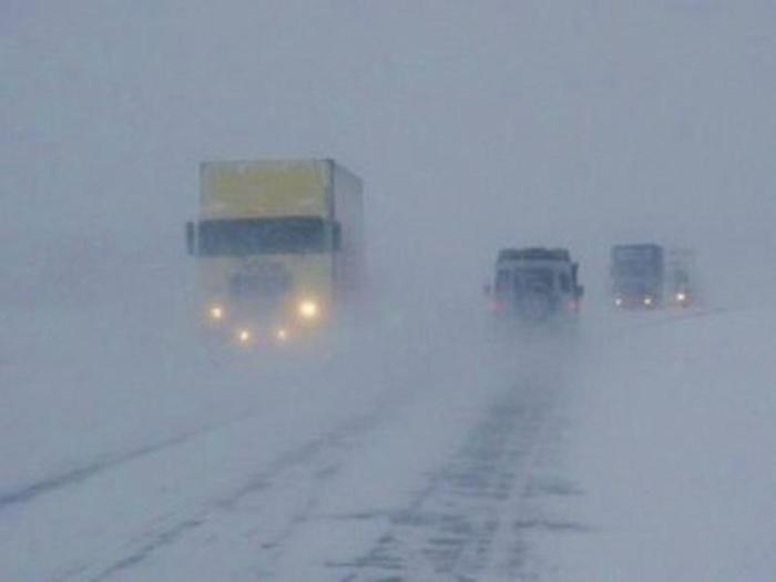 Метель остановила автотранспорт на севере Казахстана
