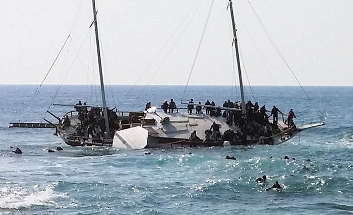 У турецких берегов затонуло судно с беженцами, есть жертвы - СМИ