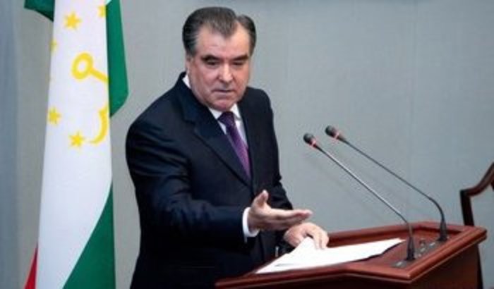 КС Таджикистана снял ограничение на избрание президента