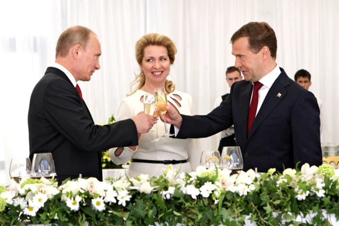 Владимир Путин наградил Светлану Медведеву