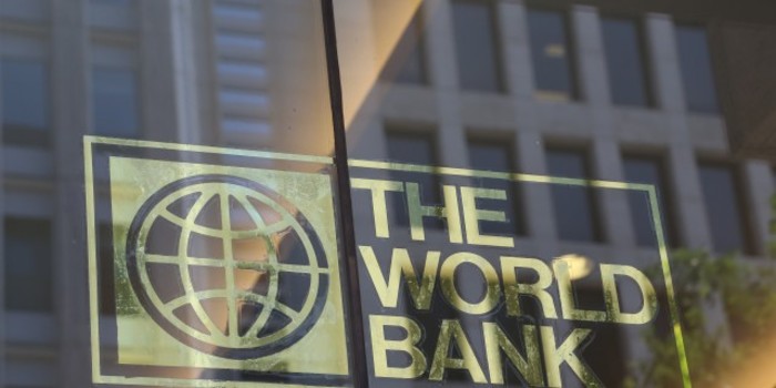 Всемирный банк поднял прогноз по средней цене на нефть на $3