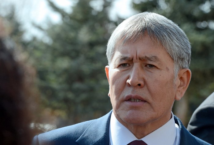 Атамбаев: людей возмущают барские замашки чиновников