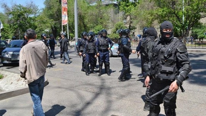 В Алма-Ате действует красный уровень террористической опасности, семь полицейских в реанимации