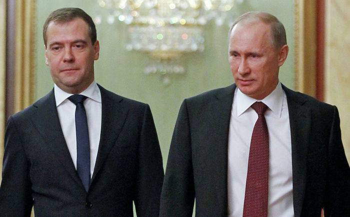 Путина поддержали 84% россиян, Медведева – 53%