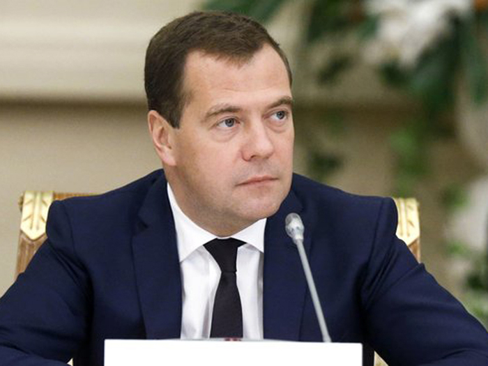 Медведев: экономика РФ полностью адаптировалась к санкциям и начала расти
