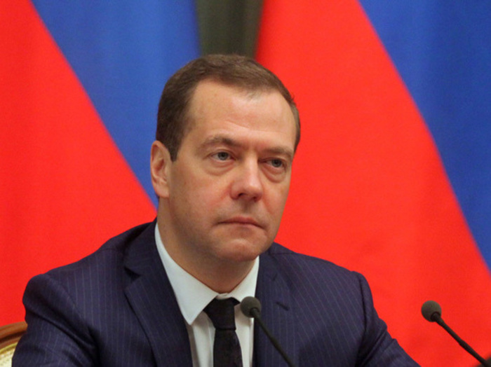 Медведев вручил премию правительства в области качества десяти организациям