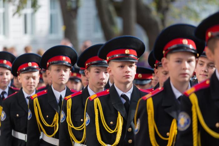 Округа России будут воспитывать кадетов