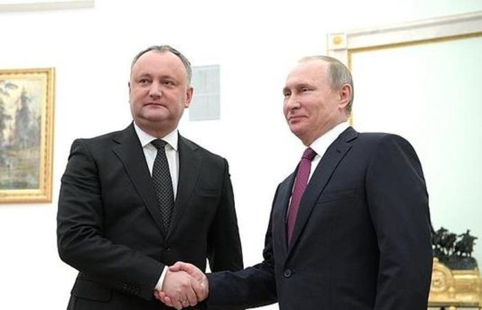 Путин и Додон обсудили сотрудничество России и Молдавии