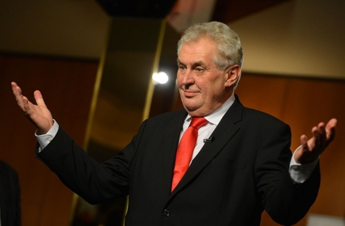 Земан одержал победу в первом туре президентских выборов в Чехии