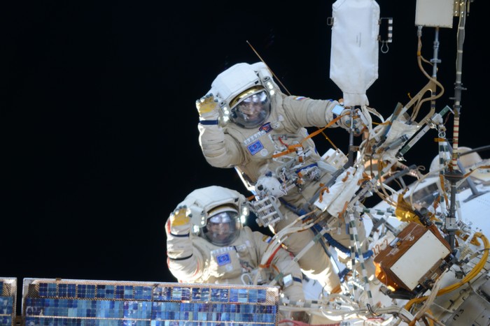 Космонавты установят на МКС российский интернет