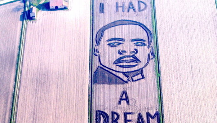 Художник-тракторист "изобразил" Мартина Лютера Кинга в Италии