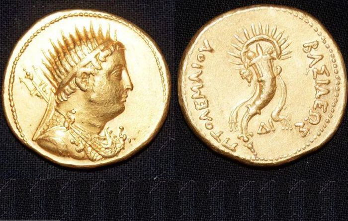 Археологи нашли в Египте золотые монеты II века до нашей эры