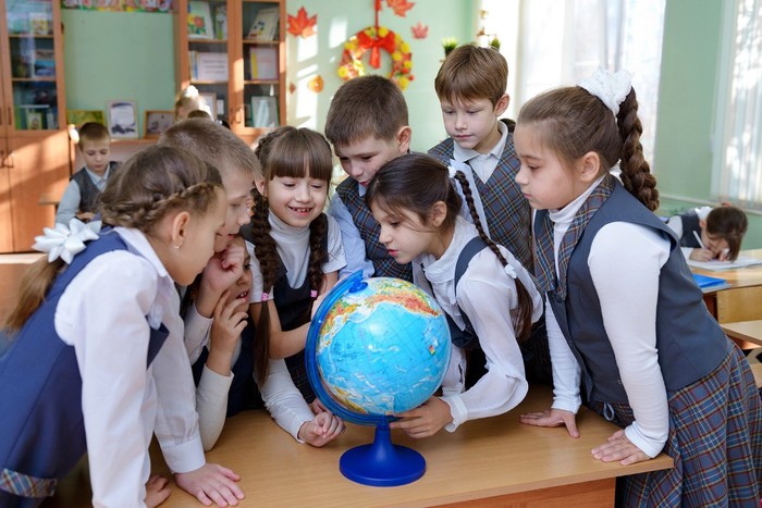 Школьников в России становится все меньше