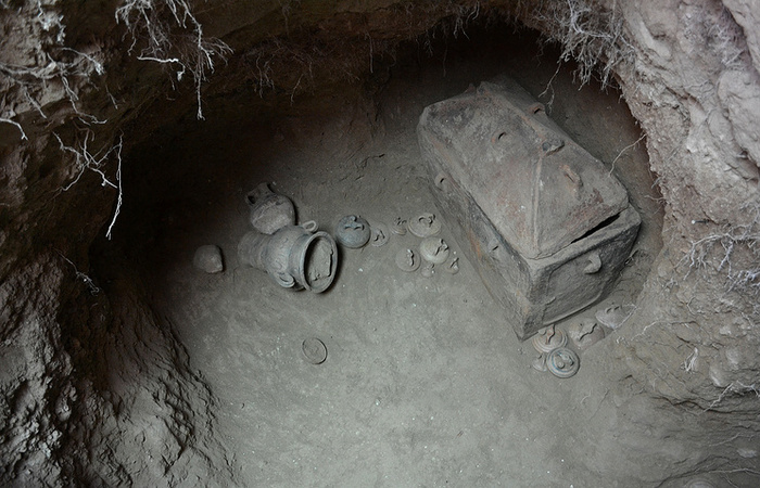 На Крите нашли нетронутую гробницу минойского периода - СМИ