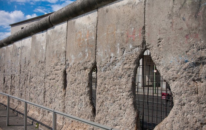 Берлинская стена снова рухнет в Германии
