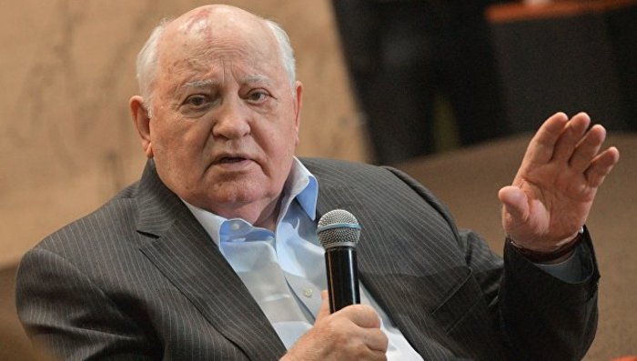 Горбачев: холодная война продолжается 