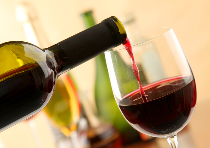 Роскачество проверит вина на прилавках российских в магазинов