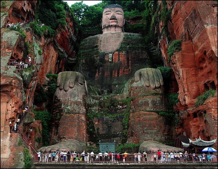 Самого большого Будду в мире отремонтируют в Китае