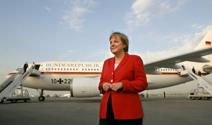 Самолет Меркель не долетел до Аргентины из-за сбоя в распределительной коробке