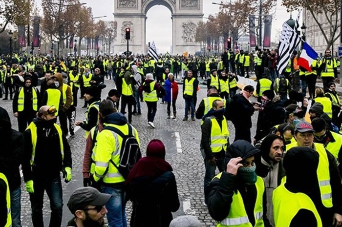 Выросло число жертв протестов "желтых жилетов" во Франции