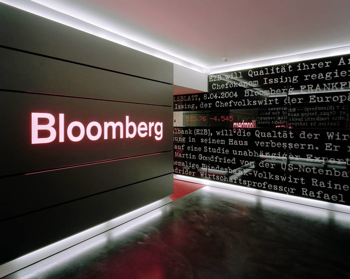 «Нет женщины - нет проблем»: советы Bloomberg в эпоху #MeToo