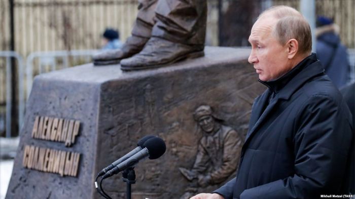Путин: работа по увековечиванию наследия Солженицына будет продолжена