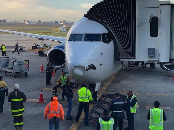 Дрон врезался в самолет с пассажирами в Мексике