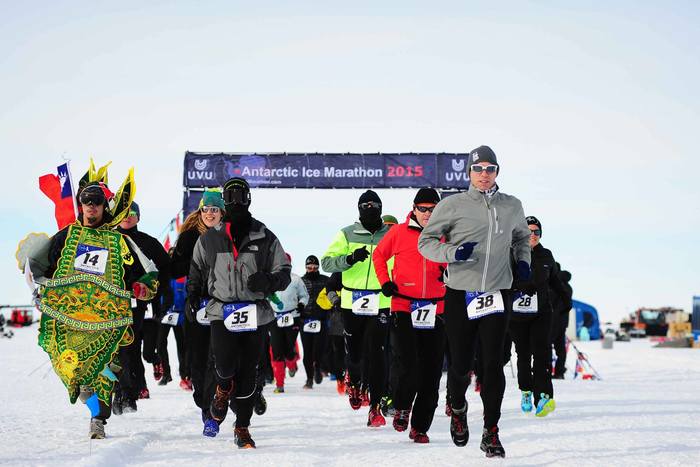 На южном полюсе провели марафон для экстремалов