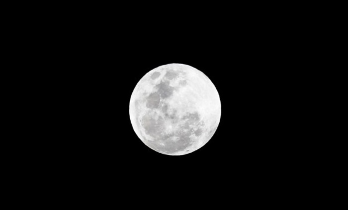 Китай получил первый снимок с обратной стороны Луны