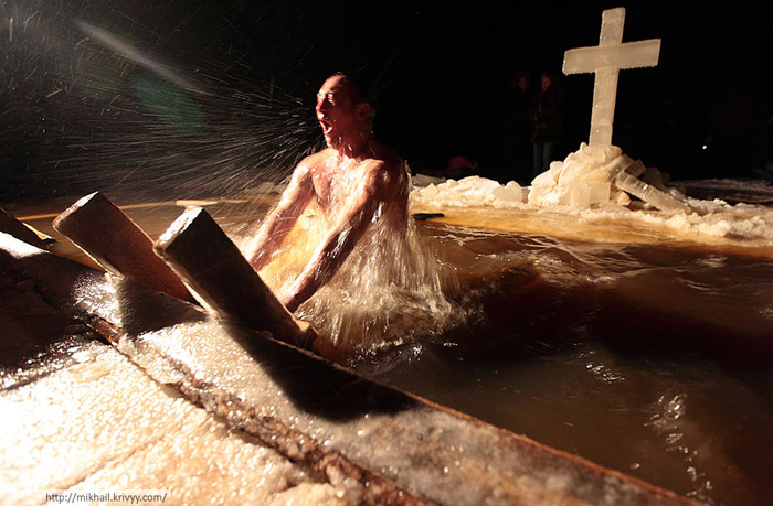 Свыше 4,3 тыс мест для крещенских купаний снабдят светом и безопасными спусками в России