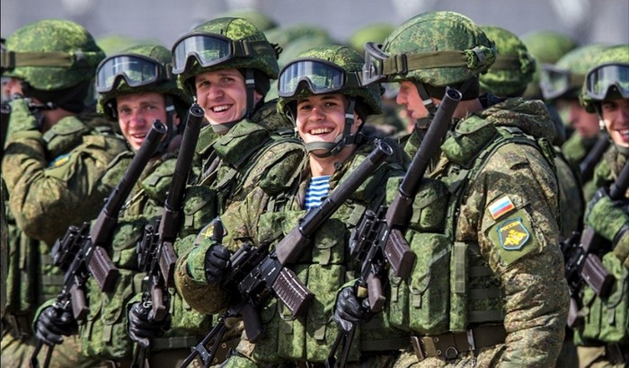 Россияне абсолютно уверены в боеготовности армии - соцопрос