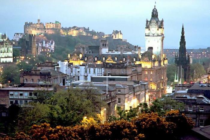 Эдинбург первым из британских городов решил ввести туристический налог   