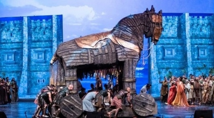 В Большой театр привезли турецкого Троянского коня