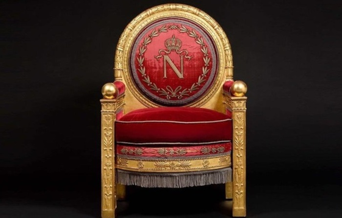 Трон Наполеона продан с молотка за €500 тыс