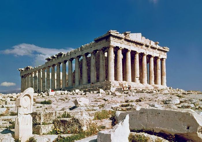 В афинский Акрополь ударила молния, четыре человека пострадали  