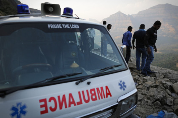 Автобус с людьми упал в ущелье на севере Индии