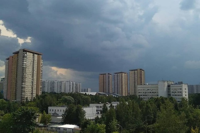 "Желтый" уровень погодной опасности продлен в Москве до четверга