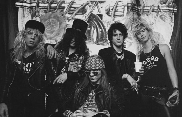 Группа Guns N' Roses судится с пивоварней