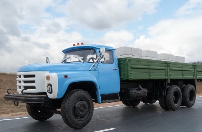 25-летние новые грузовики ЗИЛ-133 продают из госрезерва