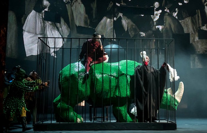 На фестивале "Интермузей" театральный музей покажет гигантского носорога из пластиковых пробок