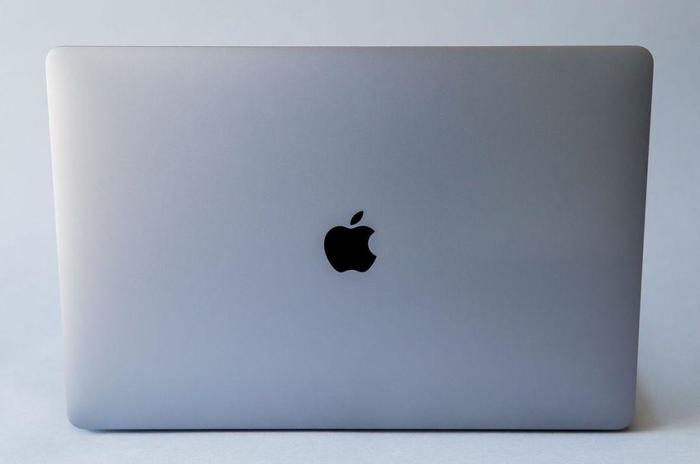 В старых MacBook Pro выявлена угроза возгорания батареи
