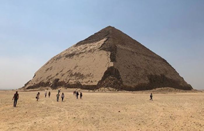 "Ломаную" пирамиду Снофру открыли для туристов спустя 50 лет