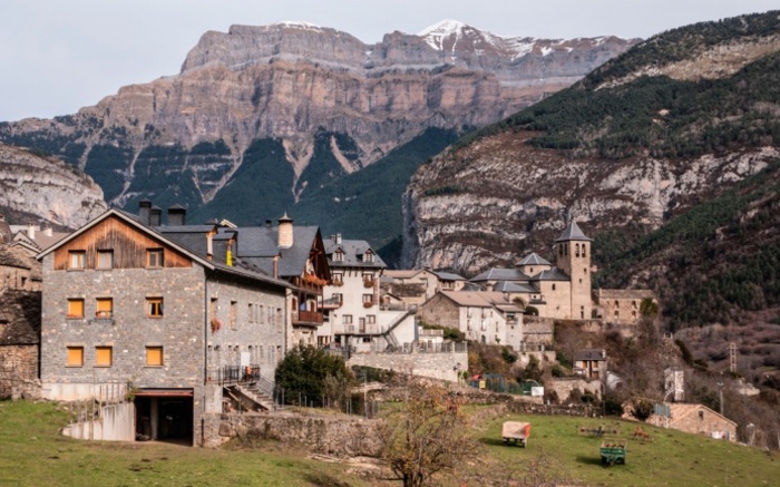Купить домик на юге Швейцарии можно за 1 франк