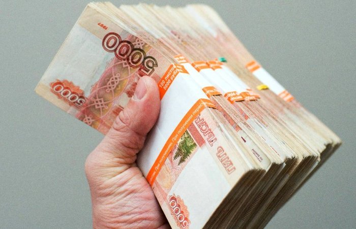 Зарплату больше 1 млн рублей получают 11 тыс россиян