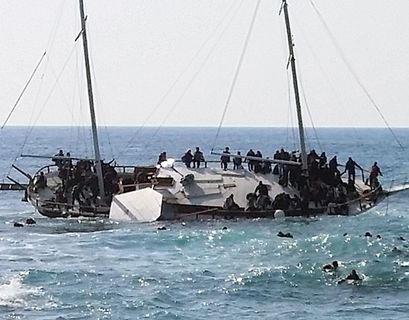 У турецких берегов затонуло судно с беженцами, есть жертвы - СМИ