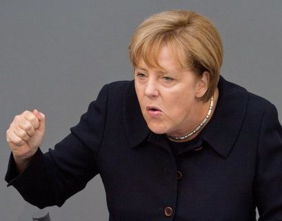 Меркель пообещала России продолжение санкций