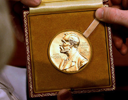 Нобелевскую премию вручили лауреатам в Стокгольме