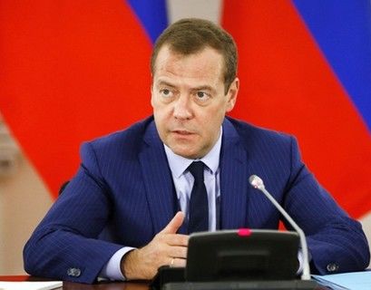 Медведев распорядился увеличить финансирование страхования от несчастных случаев на производстве