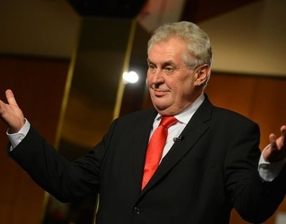 Земан одержал победу в первом туре президентских выборов в Чехии